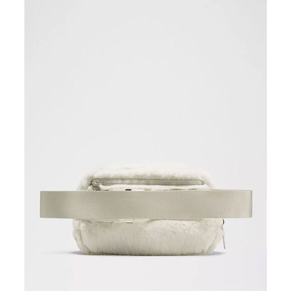 Everywhere Belt Bag  Plush Fleece - Picture 3 of 6